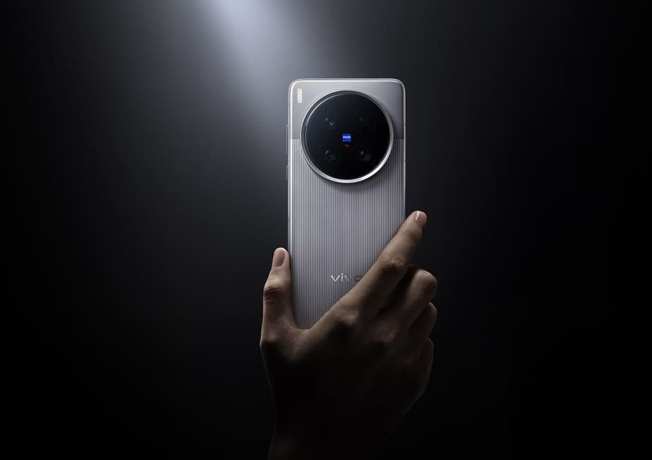 Vivo X300 Ultra Leak Reveals 7,000mAh Battery and Q1 2026 Launch Timeline